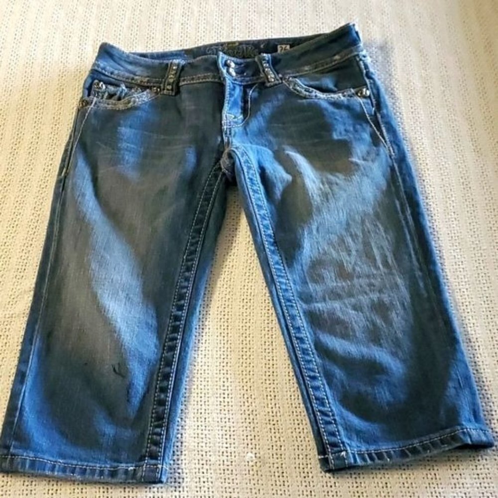 Miss Me Modelo Sz 26 Crop Jeans with Embellishments on Pockets &‎ Belt Loops